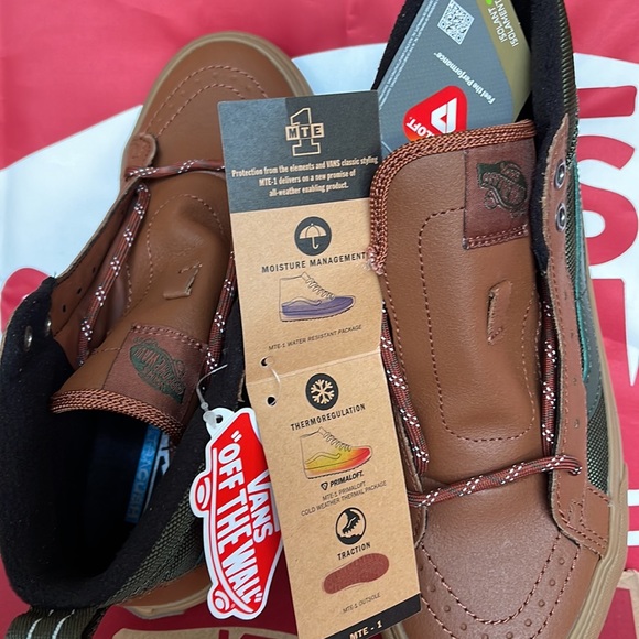 Vans Sk8-Hi Mte-1
Green/Gum
VNOA5HZY17P
WMNS boots - sneakers - Picture 13 of 16